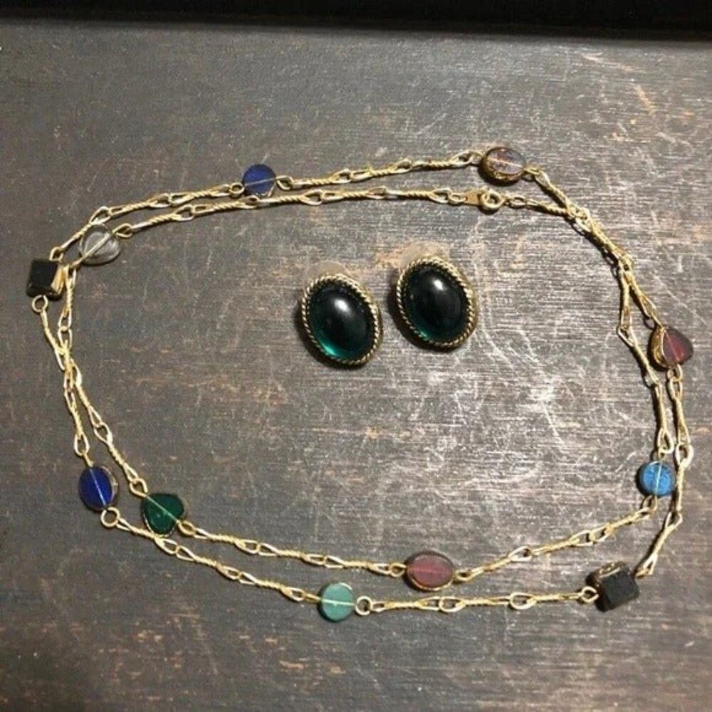 Gold Tone Chain Necklace Green Oval Pierced Earrings